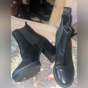 Tory Burch Carson Lug 70mm Bootie - In Perfect Black condition